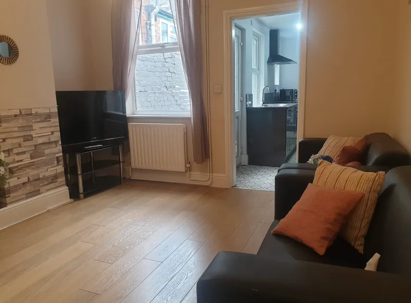 Student House // 4 Bed + 4 Bath // Sep 2026 - Image 4